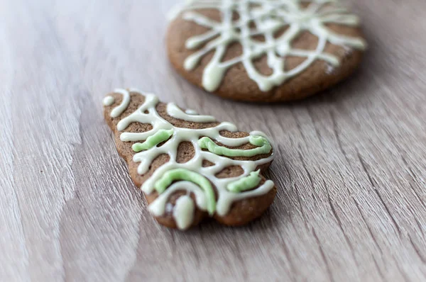 Biscoitos Gengibre Caseiros Natal Uma Mesa Madeira Forma Árvore Natal — Fotografia de Stock