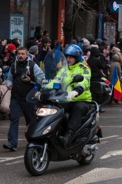 Timisoara, Romanya - 1 Aralık 2017: Ulusal Günü Yürüyüşü Romanya'da. Yerel polis.