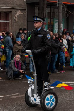 Timisoara, Romanya - 1 Aralık 2017: Ulusal Günü Yürüyüşü Romanya'da. Yerel polis.
