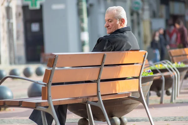 Timisoara Romania Noviembre 2019 Hombre Descansando Banco Gente Real — Foto de Stock