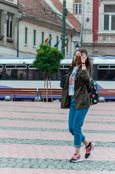 Timisoara Romania Septiembre 2016 Mujer Caminando Por Calle Gente Real — Foto de Stock