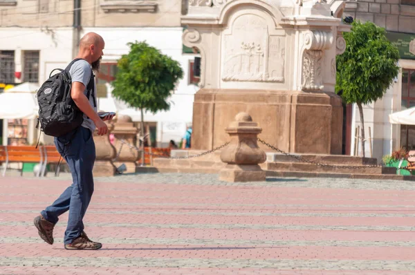 Timisoara Romania Septiembre 2016 Hombre Caminando Por Calle Gente Real — Foto de Stock