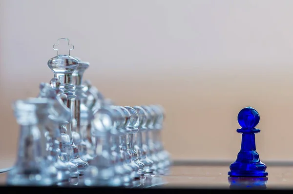 Close Transparent King Chess Piece Sitting Chessboard Shallow Depth Field — Stock Photo, Image