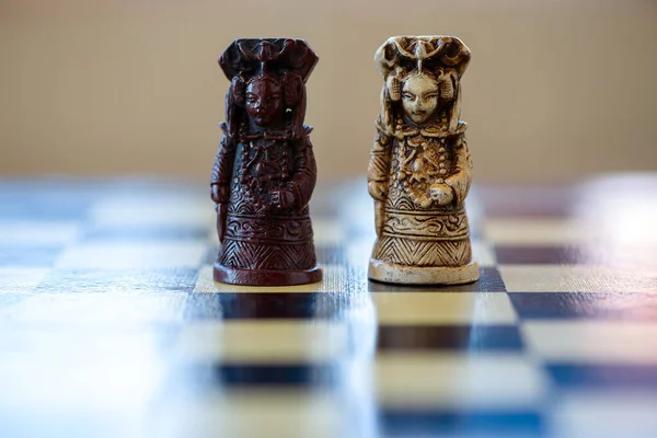 Close Black White Queen Chess Piece Sitting Chessboard Black Queen — Stock Photo, Image