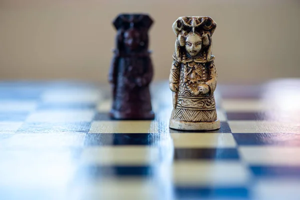 Close Black White Queen Chess Piece Sitting Chessboard Black Queen — Stock Photo, Image