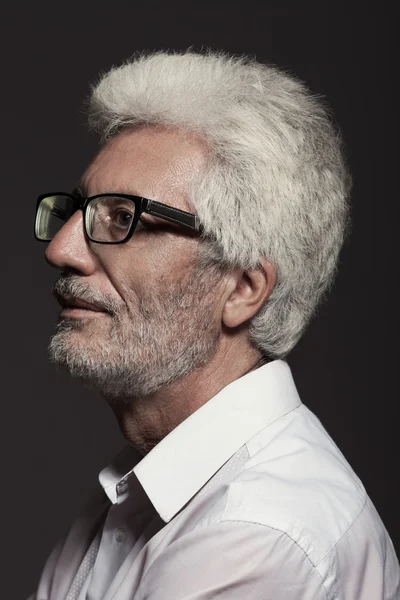 Brillen-concept. Profiel portret van 60-jarige man — Stockfoto