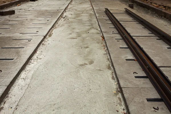 Bouw van de nieuwe tram tracks in het oude centrum van Europese stad. — Stockfoto