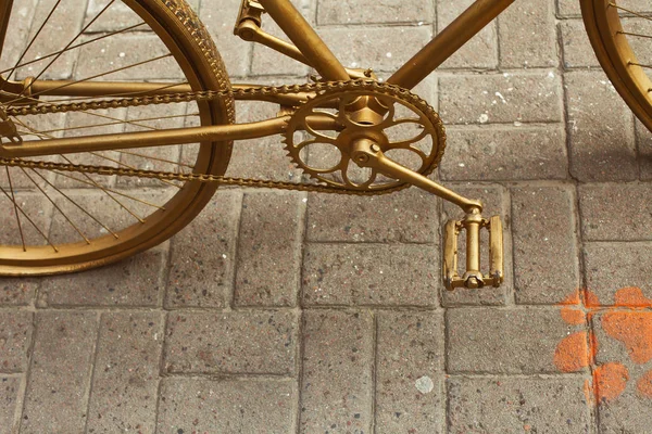 Medio ambiente urbano, concepto de transporte ecológico. Bicicleta artística — Foto de Stock