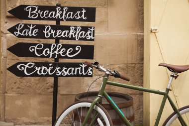 Bir ara kavram var vakti geldi. Vintage Bisiklet sol kafe zekâ yakınındaki