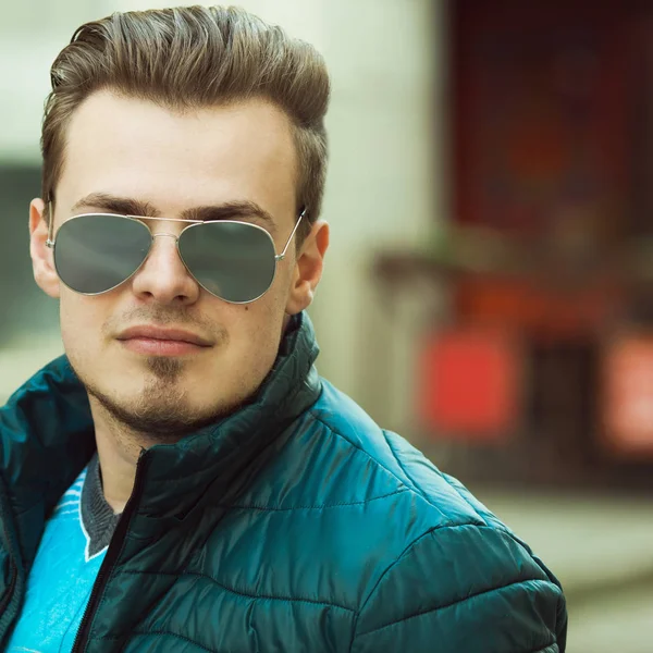 Eyewear concept. Portrait of handsome young man wearing sunglasses — Stock Photo, Image