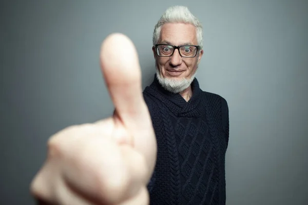 Nutty professor, oude hipster concept. Portret van 60-jarige man — Stockfoto