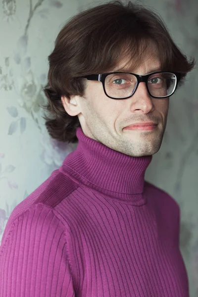 Professor elegante, conceito de conferencista. Retrato de homem bonito jovem sorridente — Fotografia de Stock