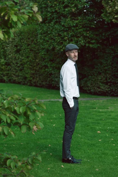 İngiliz aristokrasisinin kavramı. Tam uzunlukta ince olgun adam portresi