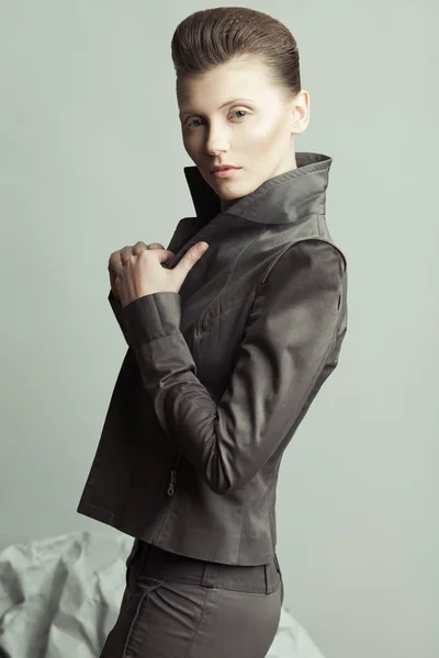 Konst mode, haute couture konceptet. Porträtt av androgyna modell — Stockfoto