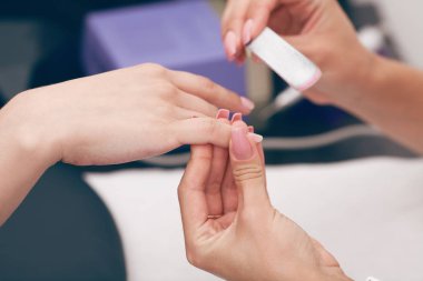 Kadın güzellik yordamlar kavramı. Yakın çekim. Kapalı atış