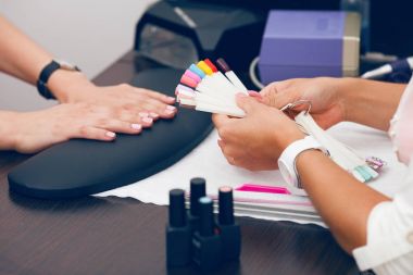 İstişare Cilt Bakımı ve Güzellik Salonu. Yakın çekim. Kapalı atış