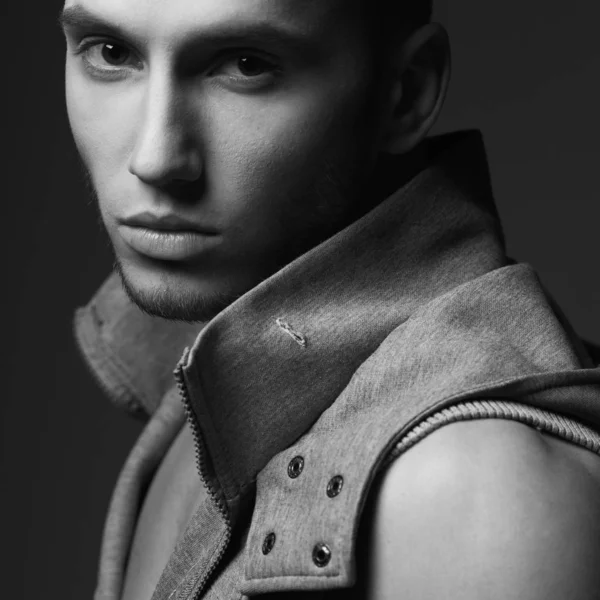 Male beauty concept.  Close up portrait of handsome brutal young man — Stock Photo, Image