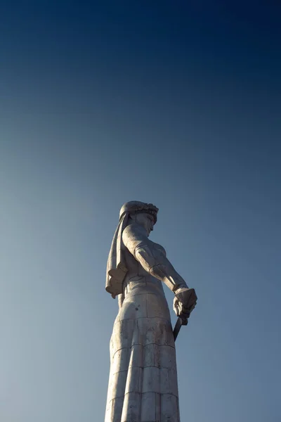 Concepto de cultura y viajes georgianos. Estatua de la madre de Georgia —  Fotos de Stock