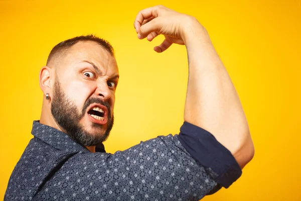 Crazy Power Konceptet Närbild Porträtt Karismatisk Gammal Hipster Blir Arg — Stockfoto