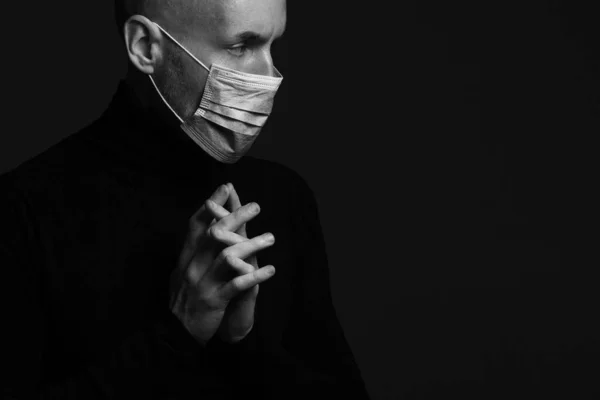 Coronavirus Bio Protection Concept Närbild Profil Porträtt Stilig Skallig Man — Stockfoto