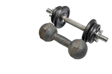 Beyaz arkaplanda iki dambıl var.