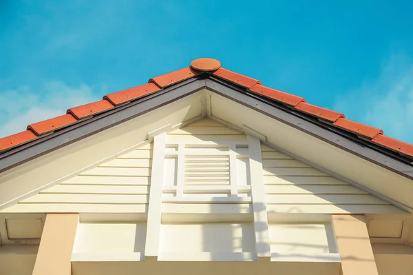 Uitzicht op dak gable — Stockfoto