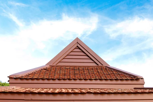 Detalhe do telhado de madeira gable — Fotografia de Stock