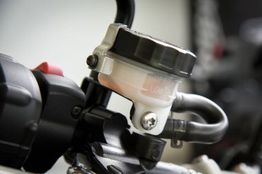 Motosiklet fren sıvı, fren rezervuar