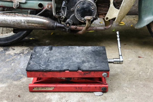jack lift ready to old motorcycle repair service, jack lift for