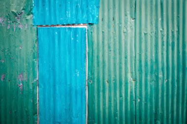 eski yeşil sac duvar