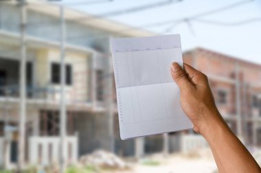 hesabı hesap cüzdanı inşaat ev tutan bir el