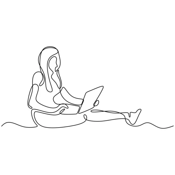 Una línea de dibujo de la mujer sentada con el minimalismo portátil vector de ordenador . — Archivo Imágenes Vectoriales