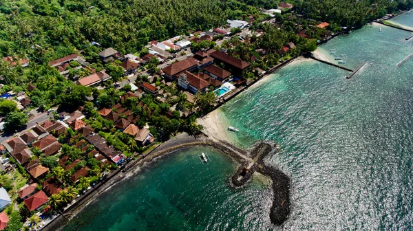 Vista dall'alto della linea di costa blu a Candidasa Beach — Foto Stock