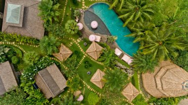 Ormandaki bungalovlar. Üst görünüm.