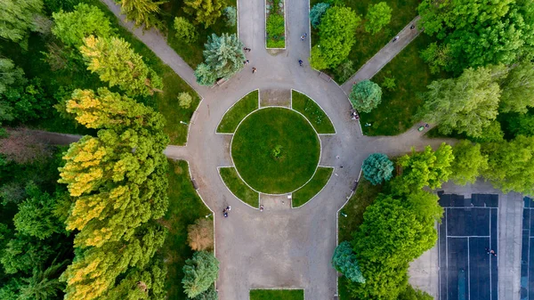 Üstten Görünüm holiday park sokak üzerinde. Havadan görünümü. Arka plan.