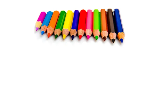 Elszigetelt fehér background színes ceruza. Iskolaszerek. — Stock Fotó
