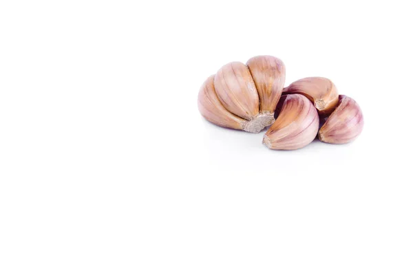 Garlic isolated on white background with reflection. — Stock Photo, Image