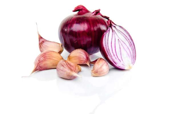 red onion or Shallots. shallots on wooden plate with . Selected focus.  Concept of spices in healthy cooking 10204956 Stock Photo at Vecteezy