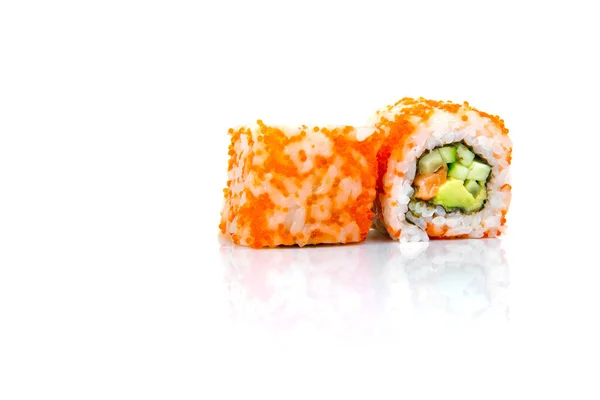 Rollo de sushi aislado sobre fondo blanco con reflejo . —  Fotos de Stock