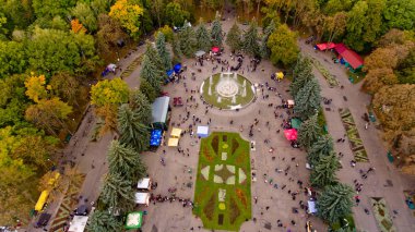 Vinnytsia Ukrayna - 07 Ekim 2017: Vinnytsia gıda haftasonu central Park'ta. Havadan görünümü.
