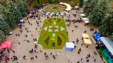 Vinnytsia Ukrayna - 07 Ekim 2017: Vinnytsia gıda haftasonu central Park'ta. Havadan görünümü.