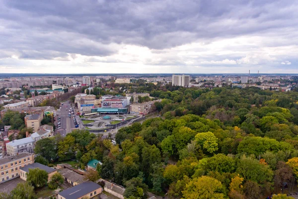 Vinnytsia Ucraina - 07 ottobre 2017: Bellissimo scenario sulla città. Vista aerea . — Foto Stock