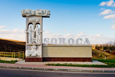 Soroca, Moldova - 05 Kasım 2017: Yazıt Soroca şehrin girişinde.