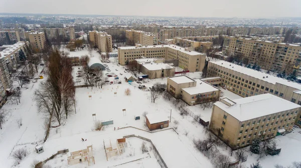 Widok Pokryte Śniegiem Okolicy Miasta — Zdjęcie stockowe