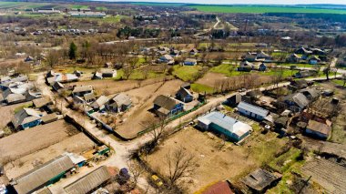 Erken baharda tipik köyünün havadan görünümü.