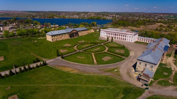 Lehçe kodamanların Potocki Tulchin, Ukrayna'da antik palace'nın havadan görünümü.