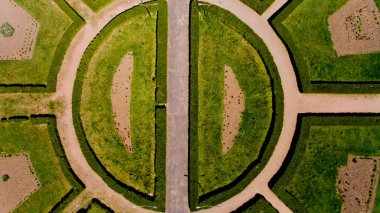 Üstten Görünüm ile geometrik çim. Havadan görünümü.