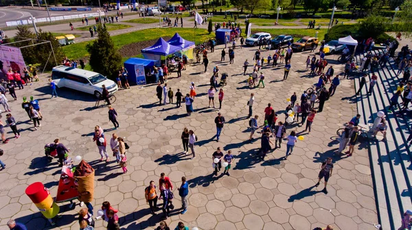 Vinnytsia 乌克兰 2018年4月28日 一年一度的城市运行 Vinnytsia 运动员和业余爱好者聚集为一年一度的城市奔跑 在行政大楼附近 — 图库照片