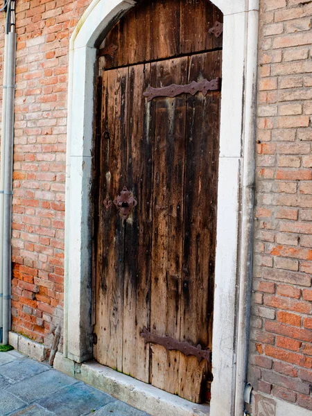 Venice Italy April 2018 Old Door City Street — Stock Photo, Image