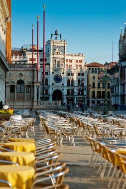 Venice, İtalya - 07 Nisan 2018: Tablolar bir kafede.